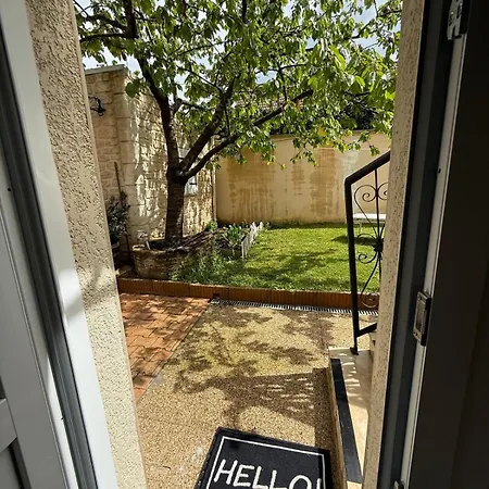 Joli Au Rez De Chaussee Μπον