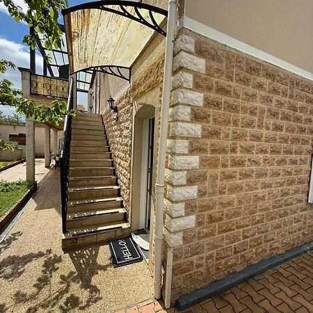 Joli Au Rez De Chaussee * Μπον