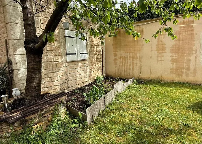 Joli Au Rez De Chaussee Апартаменты Бон