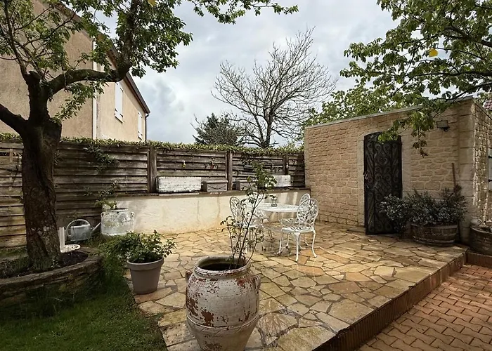 Joli Au Rez De Chaussee Beaune (Cote d'Or)