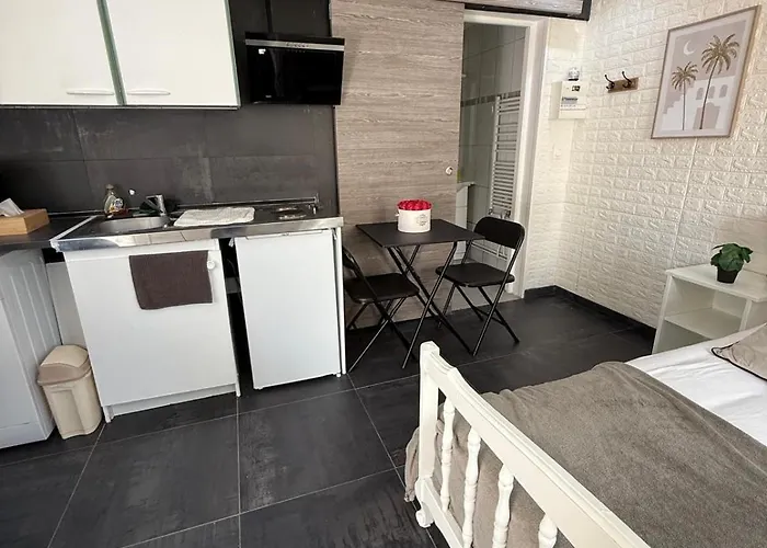 Joli Au Rez De Chaussee * Бон