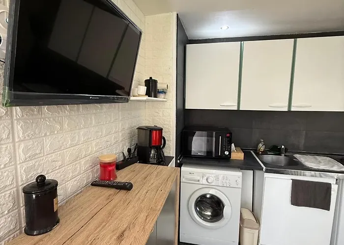 Апартаменты Joli Au Rez De Chaussee Бон